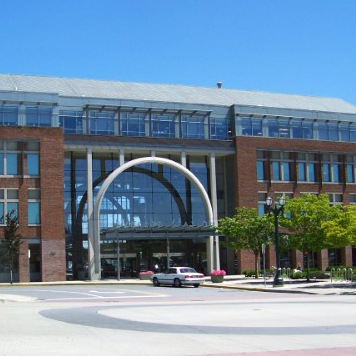 Everett, Wash., station entrance plaza.