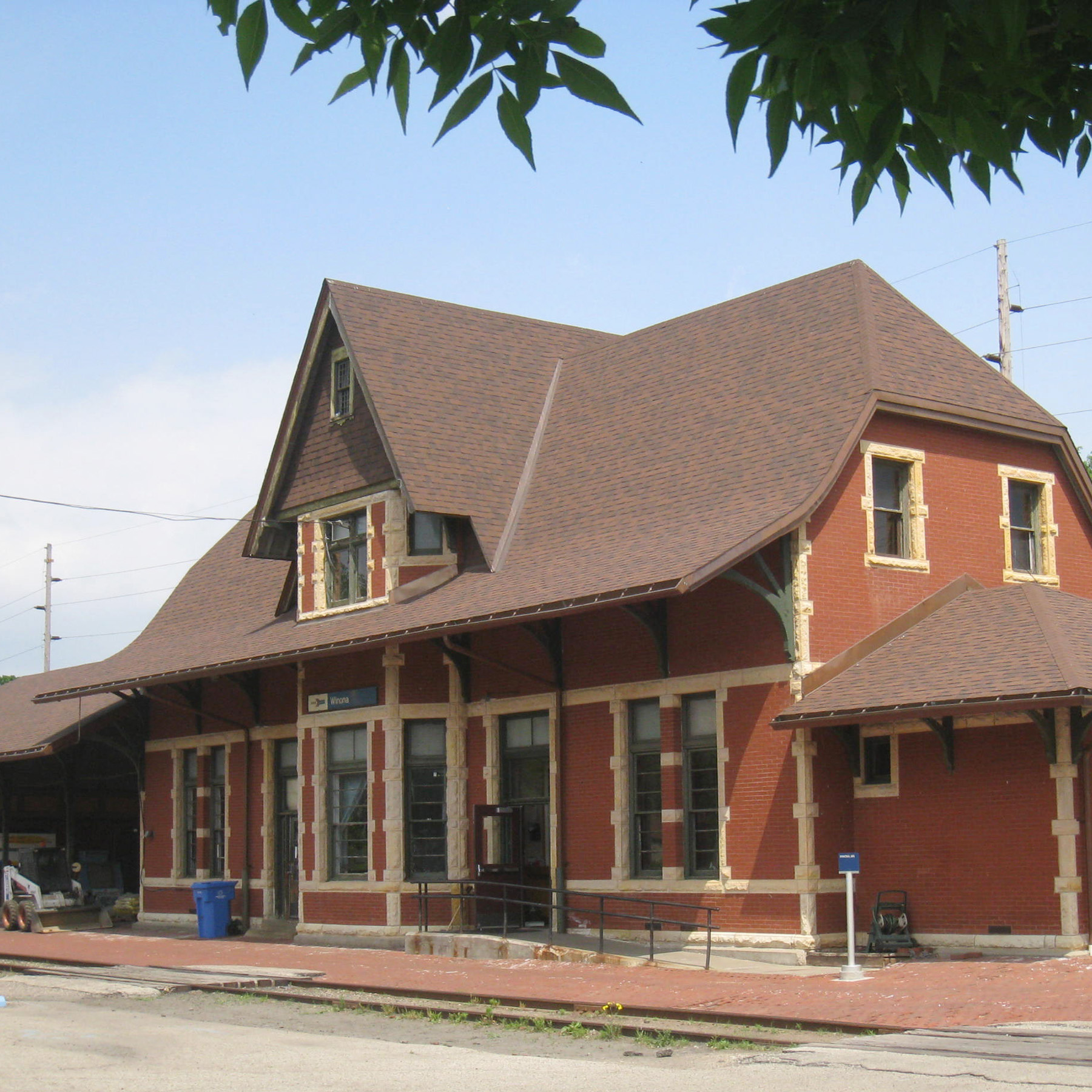 Winona, Minn., station - trackside.