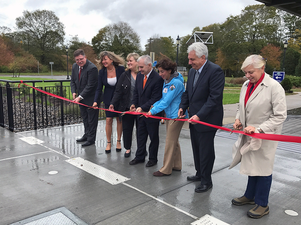 Kingston, R.I., ribbon cutting