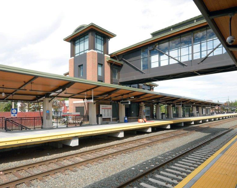 Wallingford station showing the pedestrian bridge.