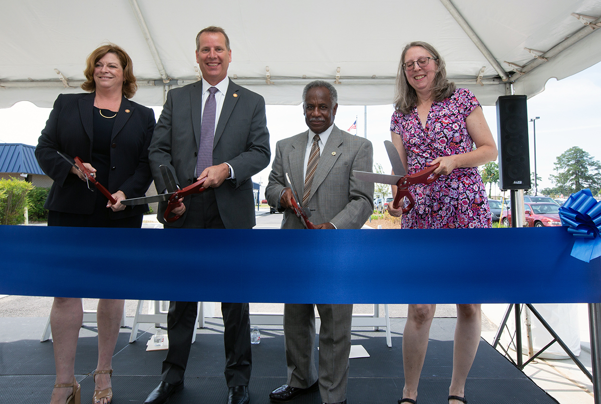 State, local and Amtrak dignitaries cut the ribbon to celebrate the new parking spaces at the Richmond Staples Mill Station.