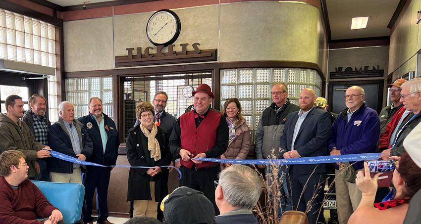 Ribbon cutting at the La Plata depot